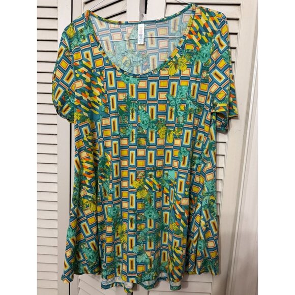 LuLaRoe Perfect Tee Misses Green Yellow Butterfly Geo Print Tunic Shirt Top L - Picture 1 of 4